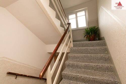 Treppenhaus - 3 Zimmer Etagenwohnung zur Miete in Schlettau