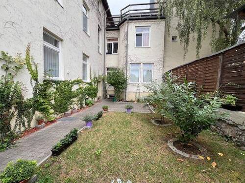 Hausansicht - 4 Zimmer Etagenwohnung zum Kaufen in Güstrow