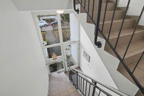 Treppenhaus - 2 Zimmer Etagenwohnung in Berlin