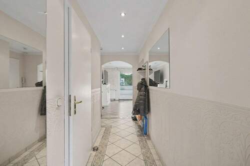 Flur - Etagenwohnung mit 70,00 m&sup2; in Berlin zum Kaufen