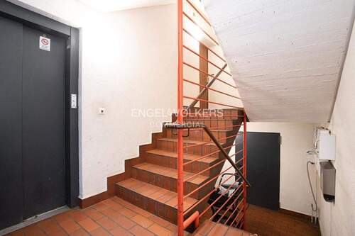 Treppenaufgang - Gepflegtes Mehrfamilienhaus nahe des Kurt-Schumacher-Platzes