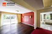 Esszimmer Erdgeschoss mit Blick auf das Wohnzimmer - 