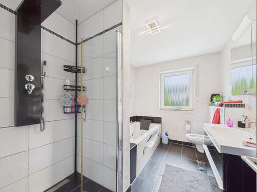 Badezimmer - Etagenwohnung mit 113,00 m² in Altensteig zum Kaufen
