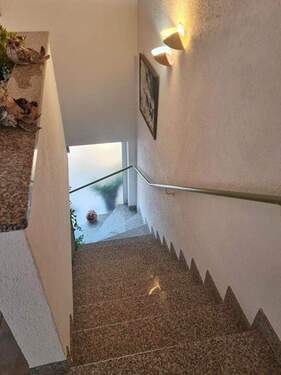 Treppenhaus.jpg - Etagenwohnung zur Miete in Grasellenbach
