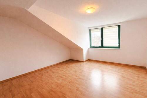 Wohnzimmer mit Tageslicht - 