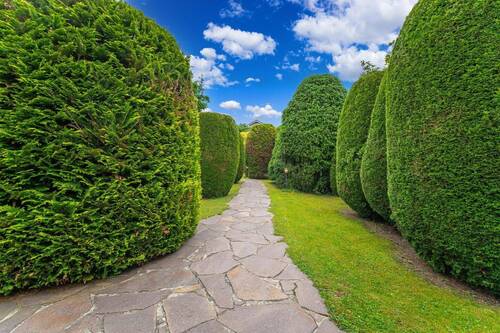 Weg zum Haus - 6 Zimmer Einfamilienhaus zum Kaufen in Straßlach-Dingharting / Großdingharting