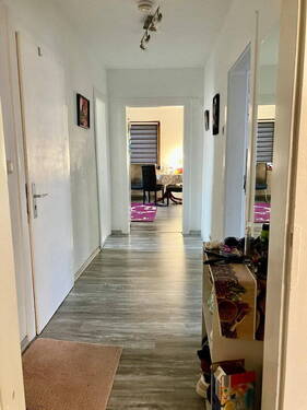 Flur - Etagenwohnung mit 100,00 m&sup2; in Landshut zum Kaufen