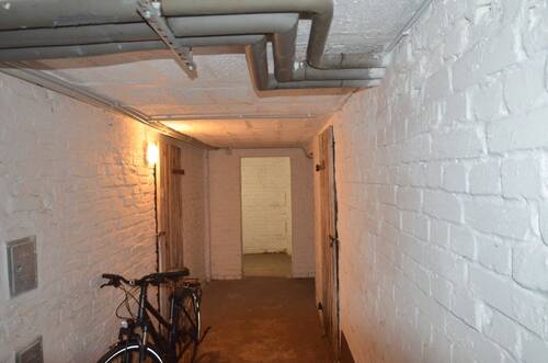 Blick Richtung Kellerabteil - 