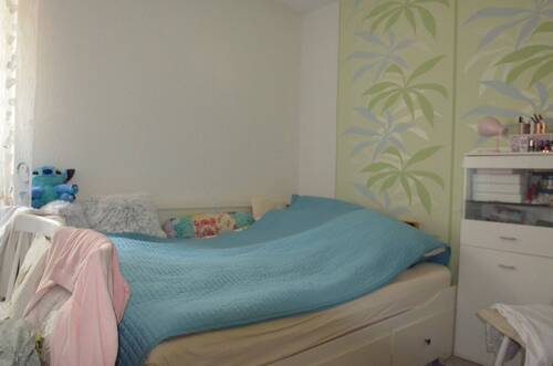 Auch ein Doppelbett passt hier gut hinein - 