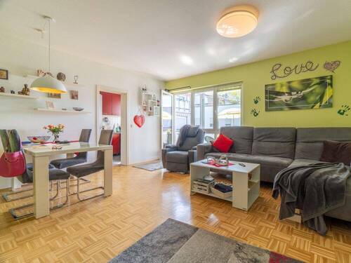 Wohnzimmer - 3 Zimmer Etagenwohnung zum Kaufen in Villingen-Schwenningen
