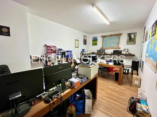 Praktisches Büro / Wohn- und Geschäftshaus - 