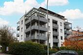 Bild 1 - Sonnenverwöhnte 4-Zimmer-Mietwohnung mit drei Balkonen und Tiefgaragenstellplatz