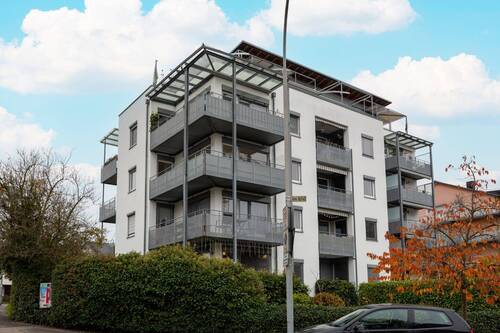 Bild 1 - Sonnenverwöhnte 4-Zimmer-Mietwohnung mit drei Balkonen und Tiefgaragenstellplatz