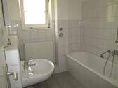 Badezimmer - Etagenwohnung mit 57,50 m&sup2; in Salzgitter zur Miete