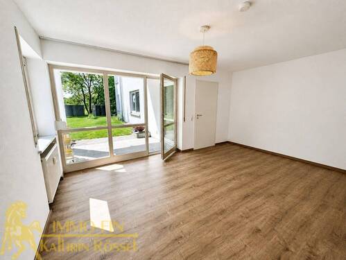 Schlafzimmer mit Terrasse 2 (Rasen: KI-optimiert) - 