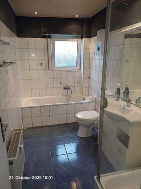 Badewanne+Duschkabine+Fenster - 