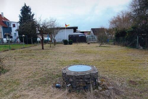 Hinterer Garten mit Brunnen - 