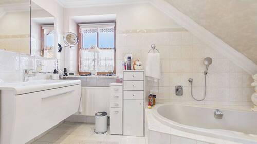 Badezimmer DG.jpg - 