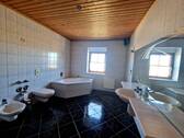 Haupthaus Bad im Dachgeschoss - 