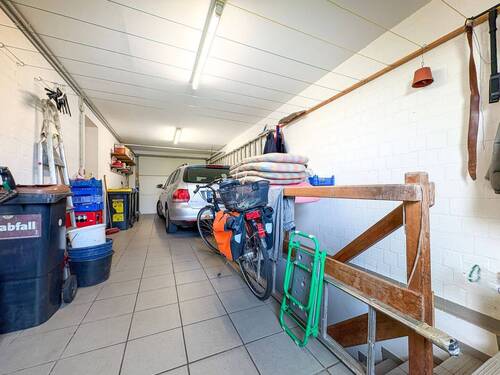 Garage mit Kellerzugang - 