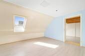 Schlafzimmer DG leer - 