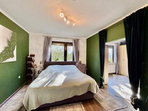 Schlafzimmer mit Ankleidebereich - 