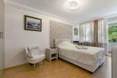 Schlafzimmer mit Balkon - 