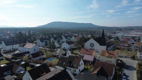 Gewachsenes Umfeld - Grundstück in Neumarkt