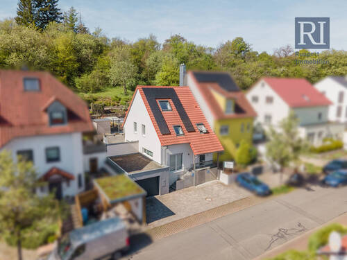 Außenansicht - Moderne Doppelhaushälfte mit Pool in Güntersleben