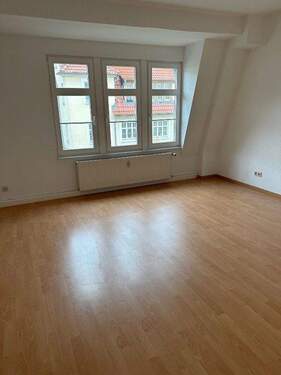 Wohnzimmer.jpg - 2-Raum-Wohnung mit EBK im 1. Obergeschoss – Ruhige Lage im Grünen