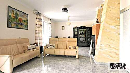 Wohnzimmer mit Essbereich - 4 Zimmer Doppelhaushälfte in Augsburg