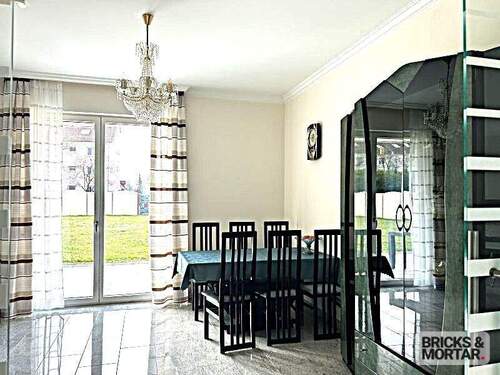 Blick von der Küche zum Essbereich - 