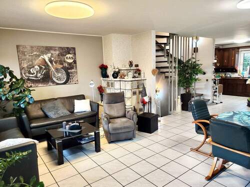 offener Wohn-/Ess-/Küchenbereich - 