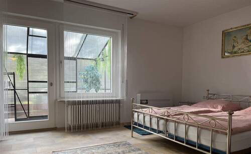 Schlafzimmer mit kleinem Wintergarten - 