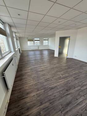 PHOTO-2026-03-24-11-44-31(8).jpg - Renovierte helle lichtdurchfluttete Büroräume