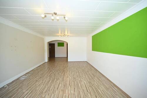 Blick aus dem Wohnzimmer - Etagenwohnung mit 82,20 m&sup2; in Neumarkt zum Kaufen