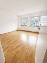 Wohnzimmer - Frisch modernisierte Wohnung mit Balkon, Einbauküche & Waschmaschine in Bremen Horn-Lehe