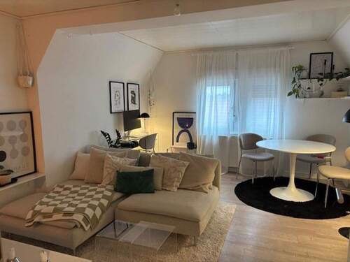 Wohnzimmer 1 - 2-ZKB im sanierten Altbau, zentrumsnahe