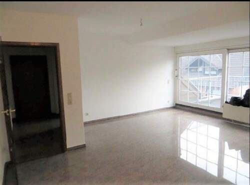 Wohnzimmer - 2 Zimmer Etagenwohnung zur Miete in Frechen