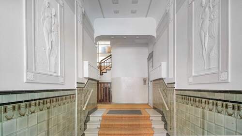 Hauseingang - 3 Zimmer Etagenwohnung zum Kaufen in Berlin