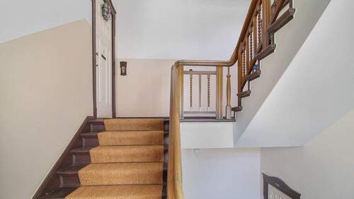 gepflegtes Treppenhaus - 3 Zimmer Etagenwohnung in Berlin