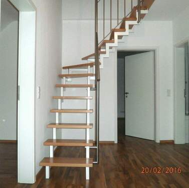 Treppe vom Wohnbereich hoch zum Schafbereich - Etagenwohnung mit 85,00 m&sup2; in Essen zur Miete