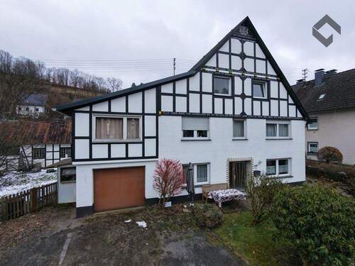 Provisionsfrei! - Mehrparteienhaus mit Potential - 189.500,00&nbsp;EUR Kaufpreis, ca.&nbsp; 244,70&nbsp;m&sup2;&nbsp;Wohnfl&auml;che