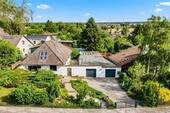 Bild 1 - Zweifamilienhaus oder großes Einfamilienhaus - Sie haben die Wahl. Potenzial auf Erbbau-Grundstück.