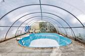 Überdachter Aussenpool - 