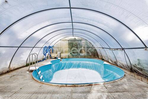 Überdachter Aussenpool - 