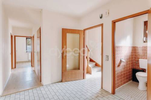 Flur - 8 Zimmer Mehrfamilienhaus, Wohnhaus in Embsen