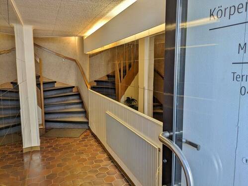 Hauseingang - 8 Zimmer Mehrfamilienhaus, Wohnhaus zum Kaufen in Bremen