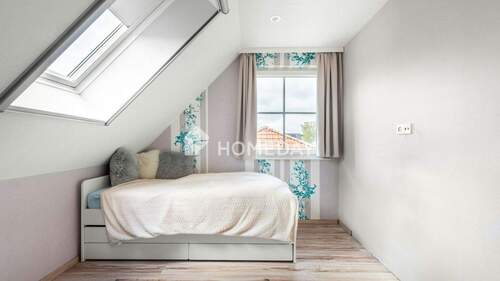 1. OG Schlafzimmer 1 2 - 