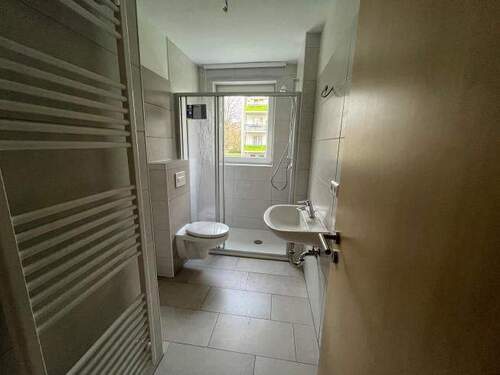 Bad - Modern sanierte 3-Raum-Wohnung im Erdgeschoss, gepflegter Altbau!